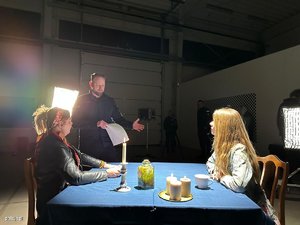 Zdjęcie z backstage podczas kręcenia kampani