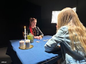 Zdjęcie z backstage podczas kręcenia kampani