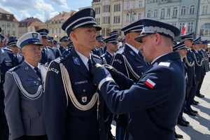 wręczanie odznaczeń policjantom oraz wyróżnionym gościom