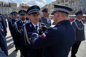 wręczanie odznaczeń policjantom oraz wyróżnionym gościom