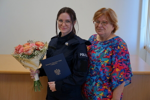 policjanci biorą udział w policyjnym ślubowaniu