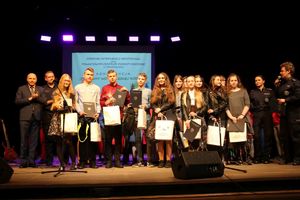 Grupowe4 zdjęcie wszystkich laureatów.