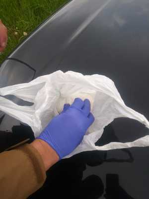 Zabezpieczona amfetamina w rękach Policji.