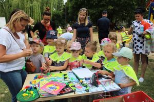 Ciekawe gadżety o bezpieczeństwie przy stoisku organizatorów.