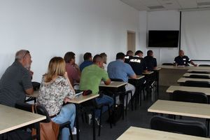 Uczestnicy spotkania dotyczącego imprez masowych.