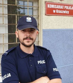 Policjant z kruszwickiego komisariatu.