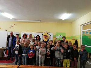 Wspólna fotografia z dziećmi.