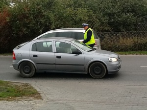 Kolejny kierowca jest sprawdzany poprzez alcoblow.