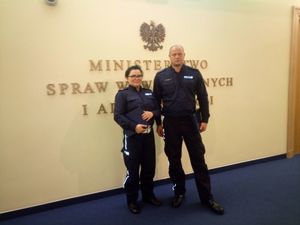 Policjanci wyróżnieni przez ministra.