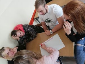 Warsztaty zajęciowe polegały na pracy w zespołach.