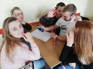 Przemoc znajdujemy także w sieci.