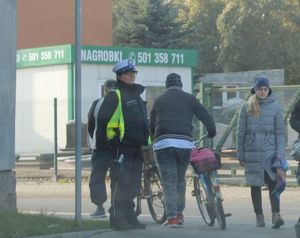 Wokół nekropolii patrole.