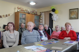 Seniorzy uczestniczyli w spotkaniu z zaangażowaniem