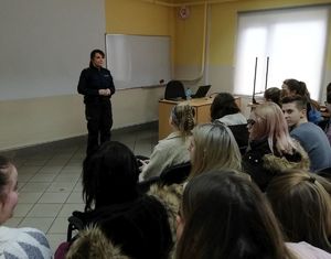Policjantka spotkała się z uczniami
