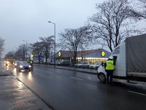 Działania policjantów ruchu drogowego poprawiają bezpieczeństwo na drogach