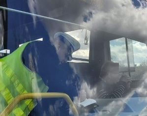 Policyjna kontrola autobusu