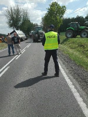 Policja zabezpiecza miejsce zdarzenia