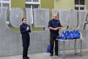 Przemawia do zebranych Komendant Powiatowy Policji