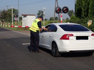 Kierujący chętnie rozmawiali z policjantami i pracownikami kolei
