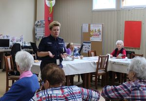 Policjanci edukują seniorów