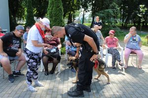 Przewodnik z psem służbowym