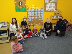 uczestnicy spotkania na wspólnym zdjęciu