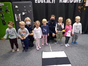 uczestnicy spotkania pozują do zdjęcia
