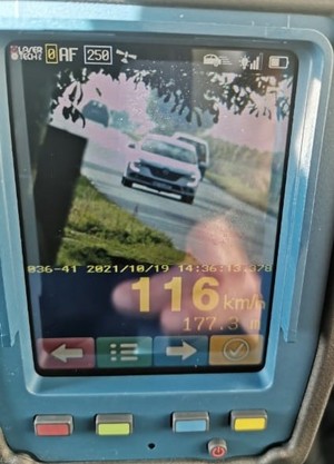 miernik prędkości z wynikiem 116km/h
