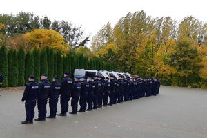 policjanci w szyku#1