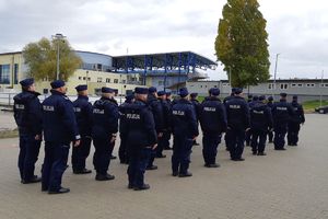 policjanci w szyku#2