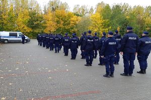 policjanci w szyku#3