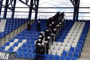 policjanci na trubunach#2