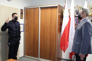 Komendant przyjmuje ślubowanie