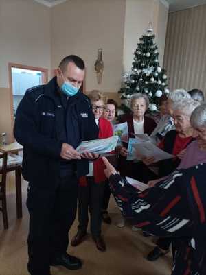 Dzielnicowy na pogadance z seniorami