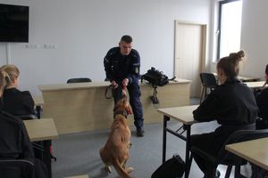 Klasa mundurowa odwiedziła policjantów#10