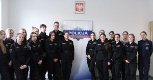 Klasa mundurowa odwiedziła policjantów#11