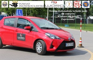 baner promujący akcję na nim pojazd nauki jazdy i loga organizatorów