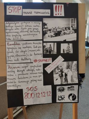 widok na tematyczną tablice z opisem lekcji