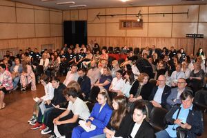 uczestnicy konferencji uczestniczą w prelekcji