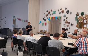 policjantka na spotkaniu z seniorami