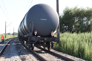 widok na wagon cysterna i pociąg