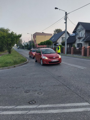 policjant kontroluje kierowcę samochodu#2