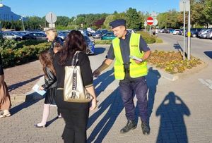 Policyjne działania w ramach bezpiecznej drogi do szkoły#5