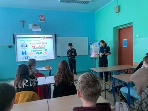 policjanci na spotkaniu w szkołach#1