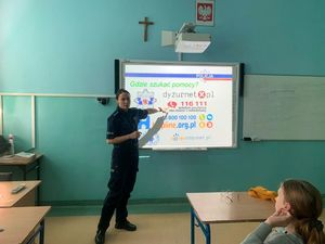 policjanci na spotkaniu w szkołach#3