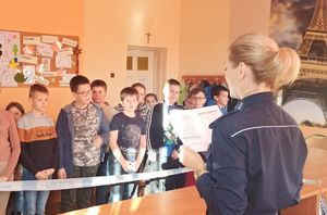 policjanci na spotkaniu w szkołach#6