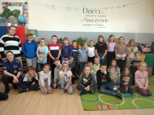 policjanci na spotkaniu w szkołach#2