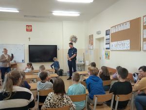 policjanci na spotkaniu w szkołach#3