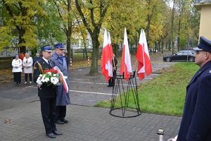 służby pod pomnikiem