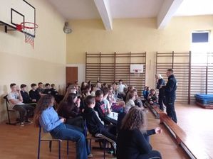 spotkanie policjantów z uczniami
